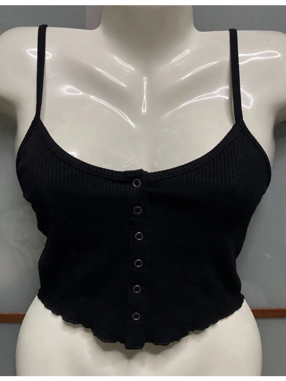 Love Tree Y2K Style Medium Snap Front Cami Crop Top Grunge Goth Indie Sleeze Emo